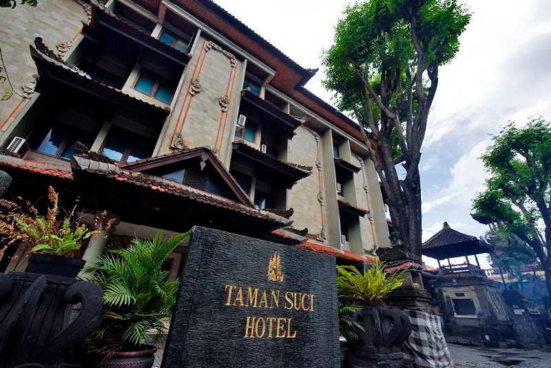 Urbanview Hotel Taman Suci Denpasar Esterno foto