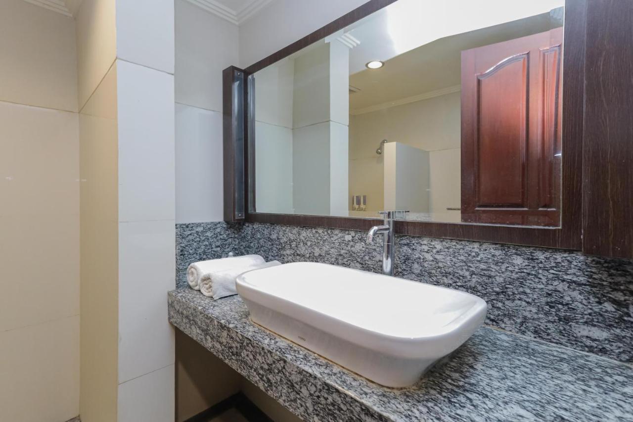 Urbanview Hotel Taman Suci Denpasar Esterno foto