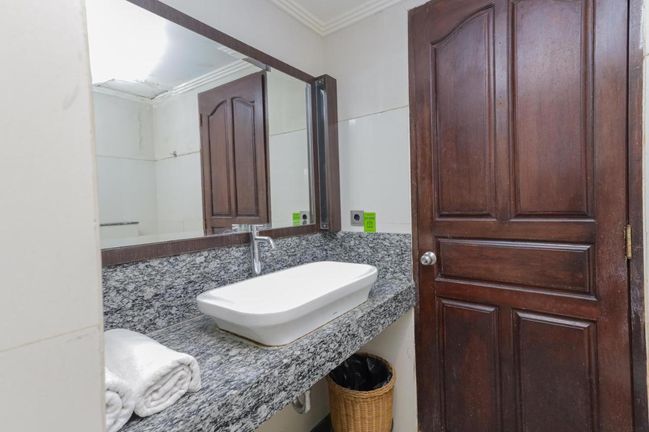 Urbanview Hotel Taman Suci Denpasar Esterno foto