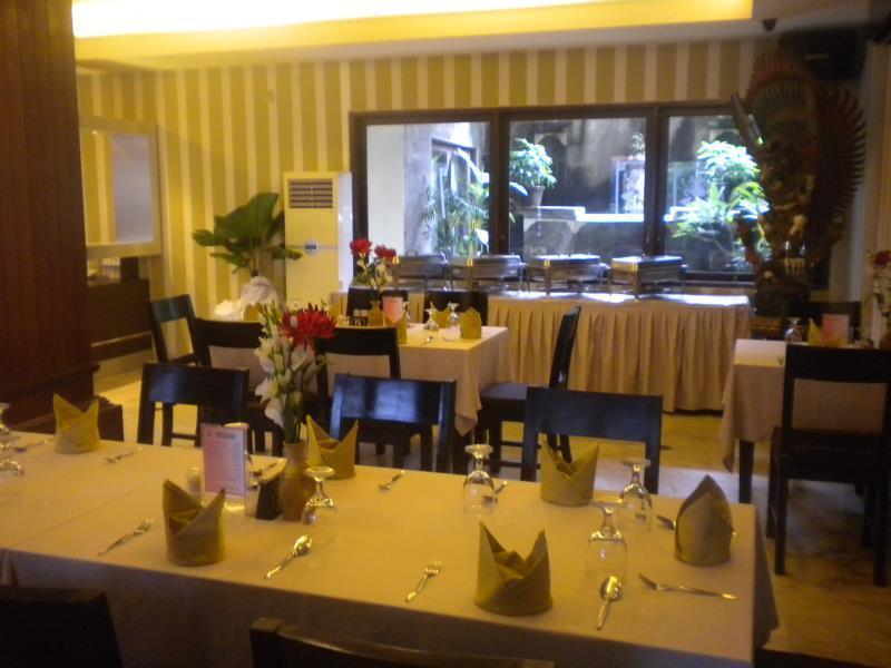 Urbanview Hotel Taman Suci Denpasar Esterno foto